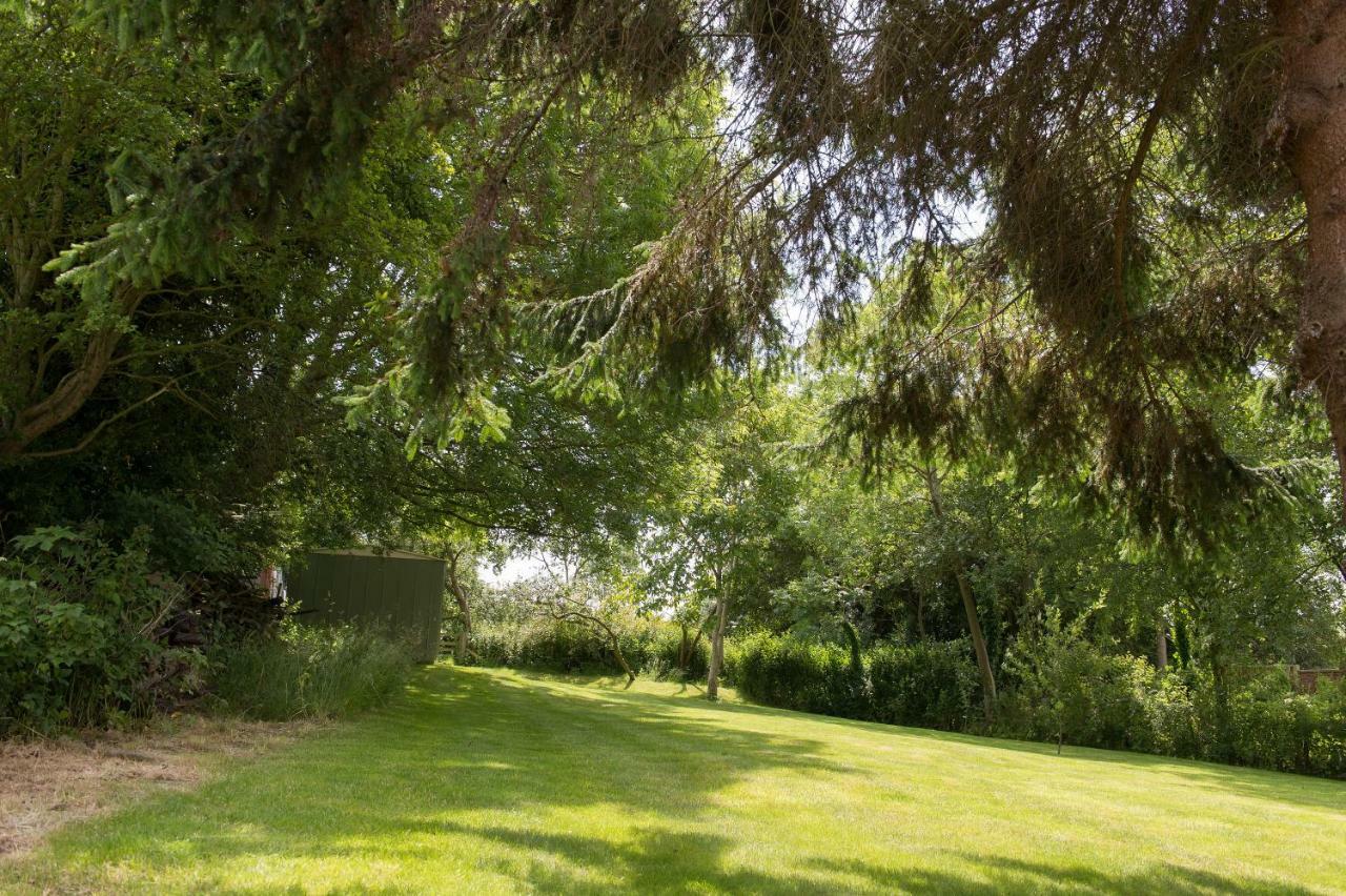 Вилла The Coach House Уитби Экстерьер фото